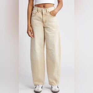 BDG|UO Cream Neutral High Rise Baggy Jeans, size 29•••90’s Style, Excellent🫶🏻